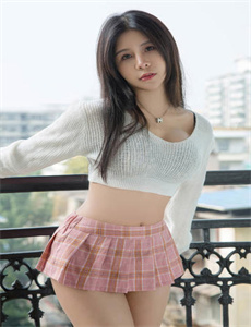 她